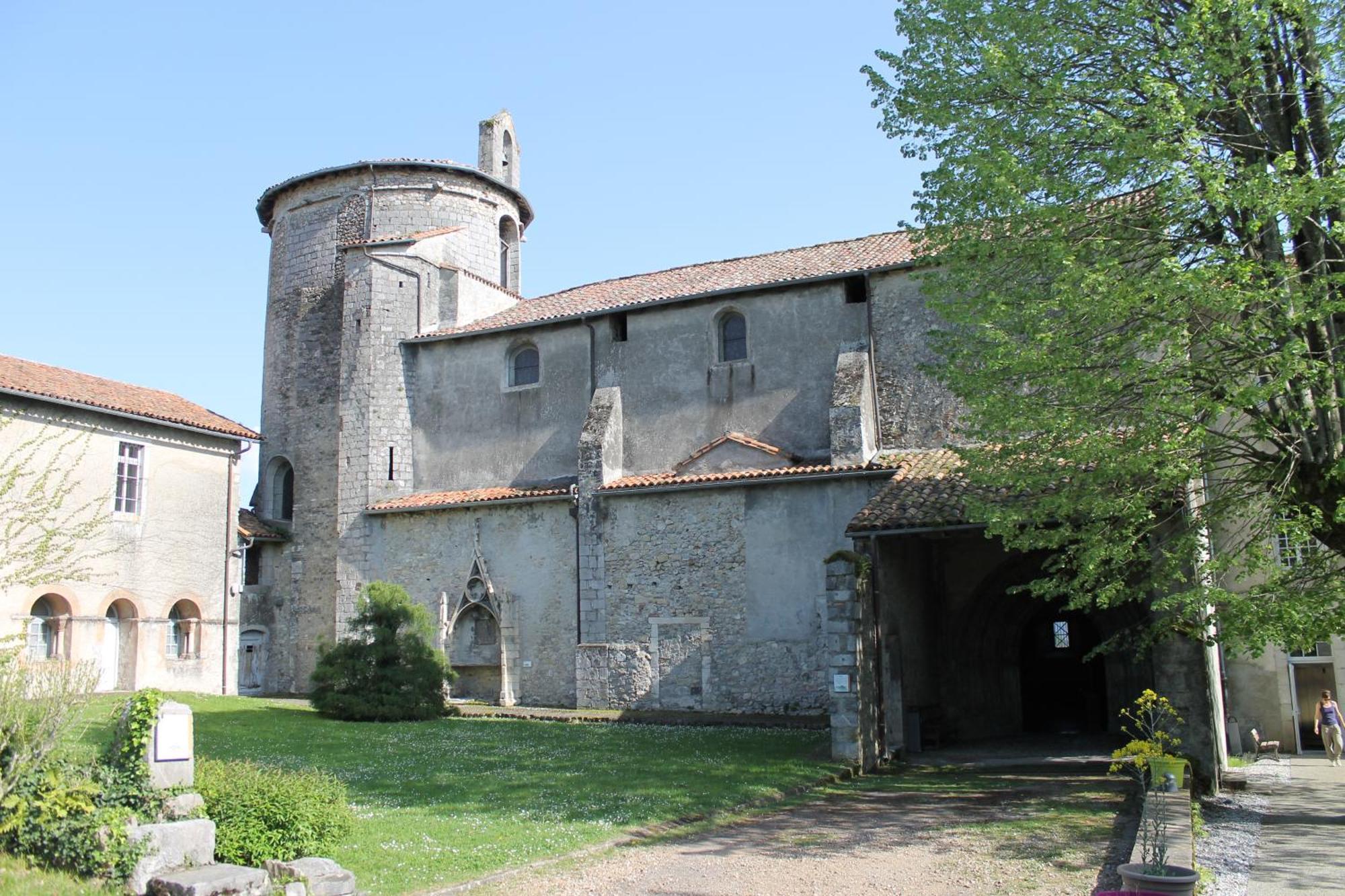Aparthotel Terres De France - Domaine Du Palais Saint-Lizier Esterno foto